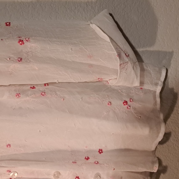 Dressbarn sheer blouse with attached tank. Delicate flower and embellishments - Picture 3 of 8